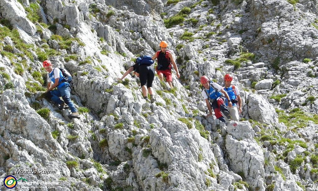 19 Il primo facile saltino roccioso..JPG